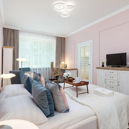 Luxurious & Unique Apartment Mickiewicza Cracow By Renters Prestige Краков Экстерьер фото